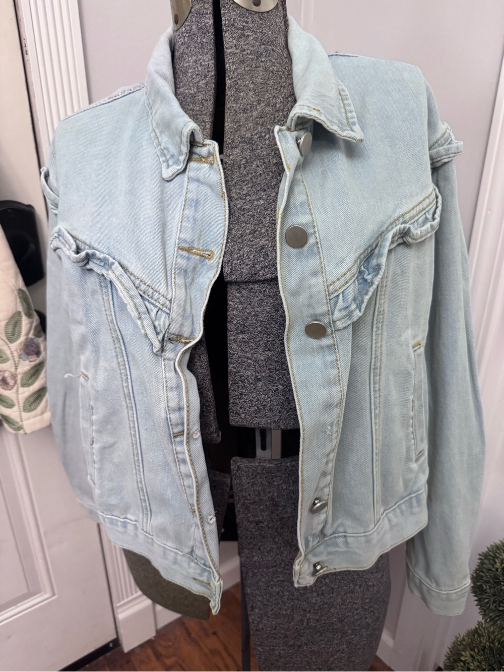 Savanna Jane Light Blue Denim Jacket with Ruffle Detail size Medium